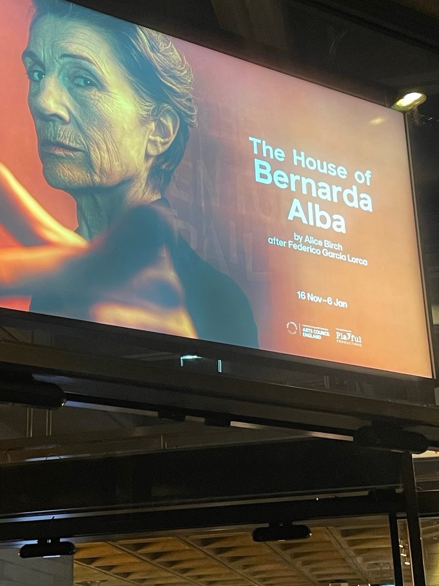 Rebecca Frecknall's House of Bernarda Alba @NationalTheatre - not exactly festive, spectacularly bleak in fact, but majestic and literally breathtaking at times. Whole cast was fabulous and as for Harriet Walter, her Bernarda makes her Succession matriarch look like a pussy cat.