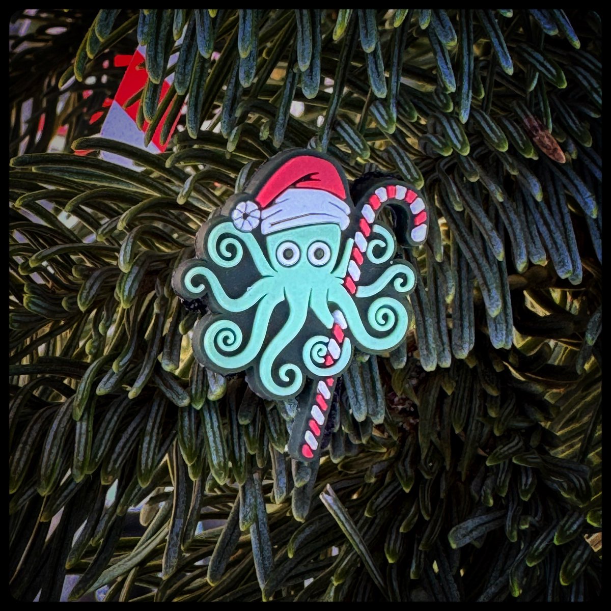 PDWLife's tweet photo. Merry Xmas and Release the Kraken!
This special SPD Kraken cat eye comes bearing Xmas candy cane treats.
Look for him tomorrow!
#prometheusdesignwerx #releasethekraken #happyholidays #specialprojectsdivision #winter2023 #adventuregear #moralepatch #cateye #pvcpatch #pdw4life https://t.co/zHgTf63QqB