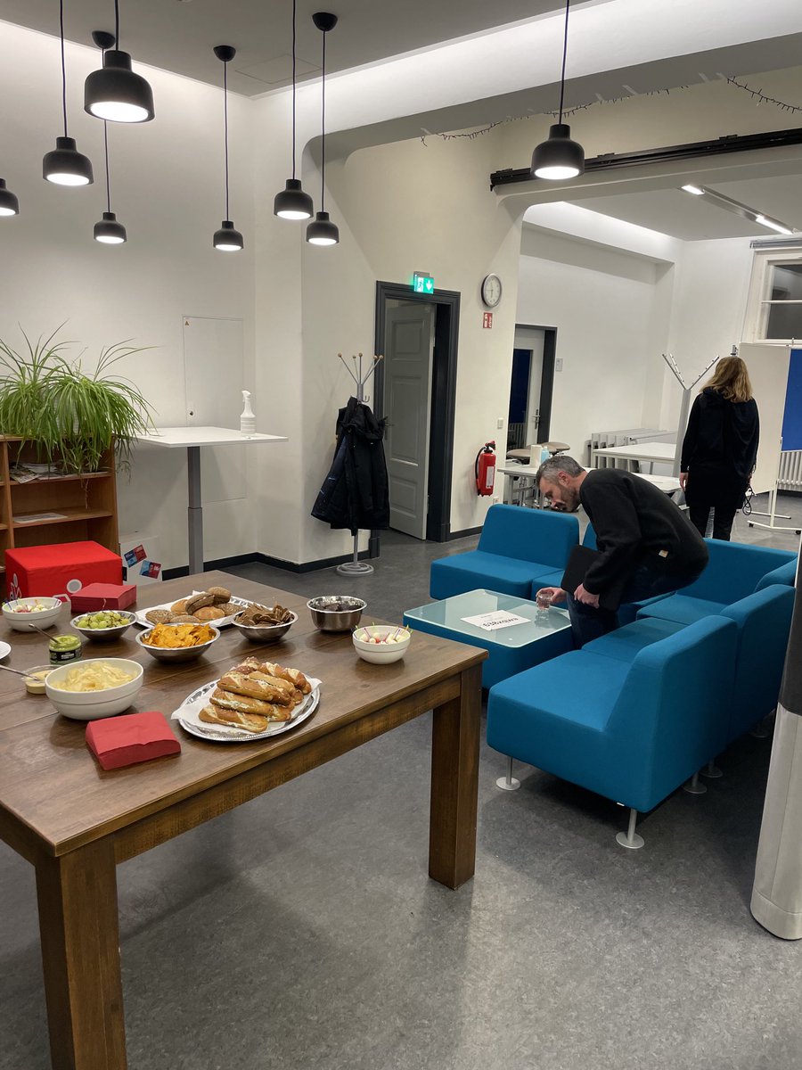 ehealthy_cd's tweet photo. Wir sind bereit! und gespannt auf die Pitches! #Business& Beer heute mit OpenMIC in der #StartupVilla #ProFundInnovation #Science&Startups https://t.co/T75MRDdjAb