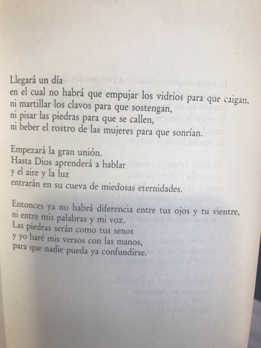 Vale10Pedro's tweet photo. In “Poesia vertical (Antología)", de Roberto Juarroz! 💙 https://t.co/aB5x4c3cwJ