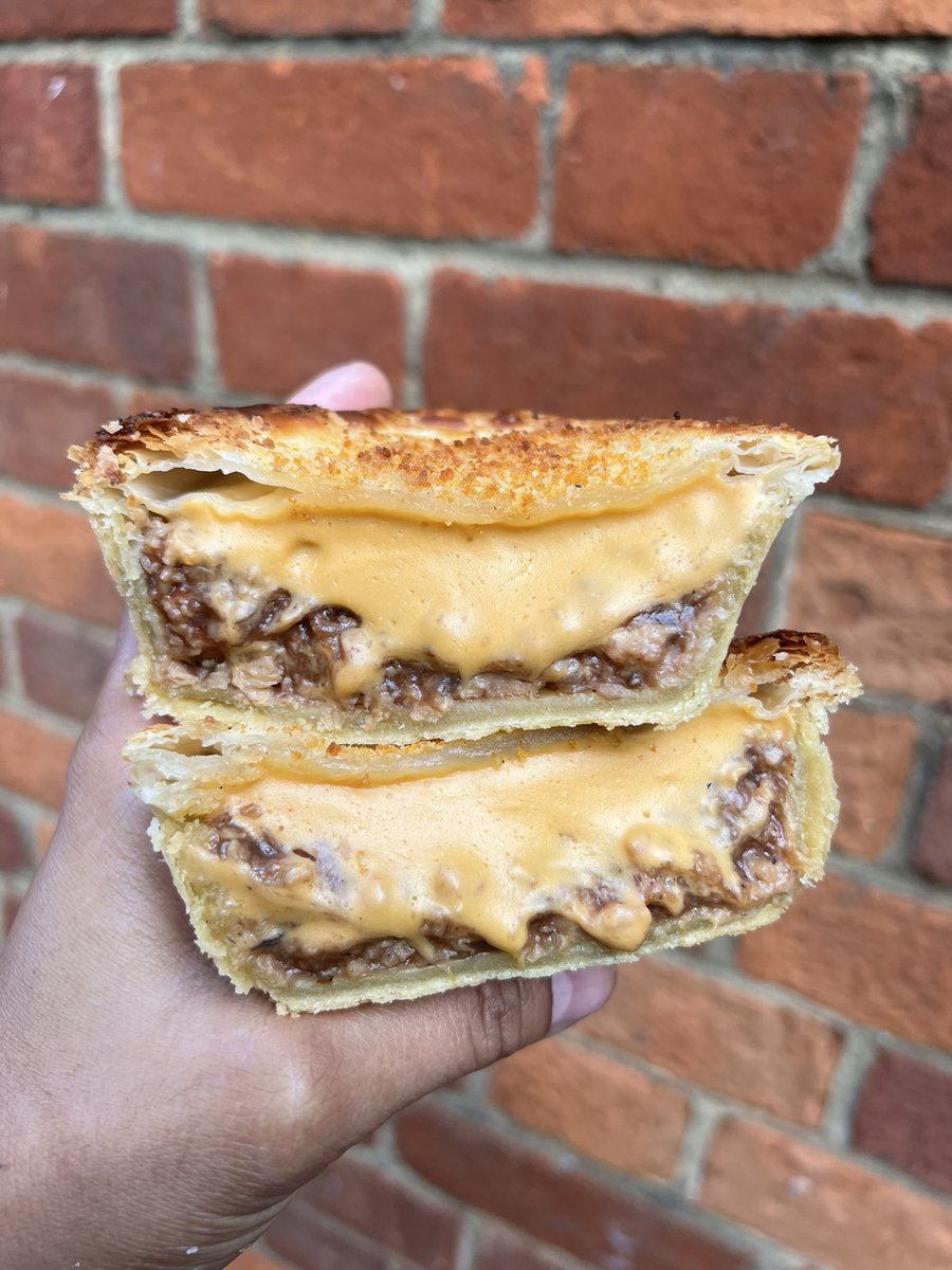 PieDealersLDN's tweet photo. Fresh batch of Sloppy Joe pies available now at our online store! Let’s celebrate pie season 🥧 ❄️ https://t.co/avikp3K9SE #veganpies #plantbased #londonmade #Vegan https://t.co/H6IhXyqnBo
