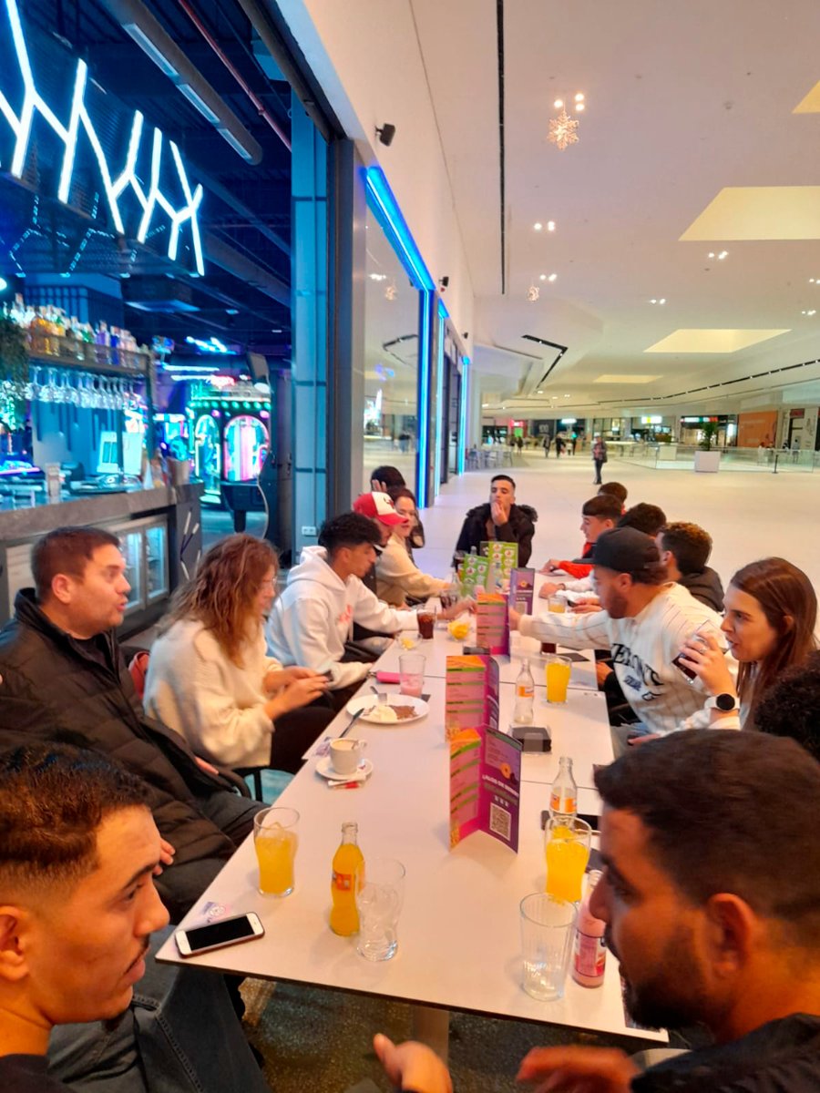 funddonbosco's tweet image. El #proyectoIMEX Fortalecimiento del individuo @funddonbosco #Jaén se despide agradeciendo a los jóvenes su confianza, y a educadores y responsables de las entidades para hacerlo posible

Lo hemos celebrado con una tarde lúdica en la bolera y una sabrosa merienda

#Gracias #FEPA