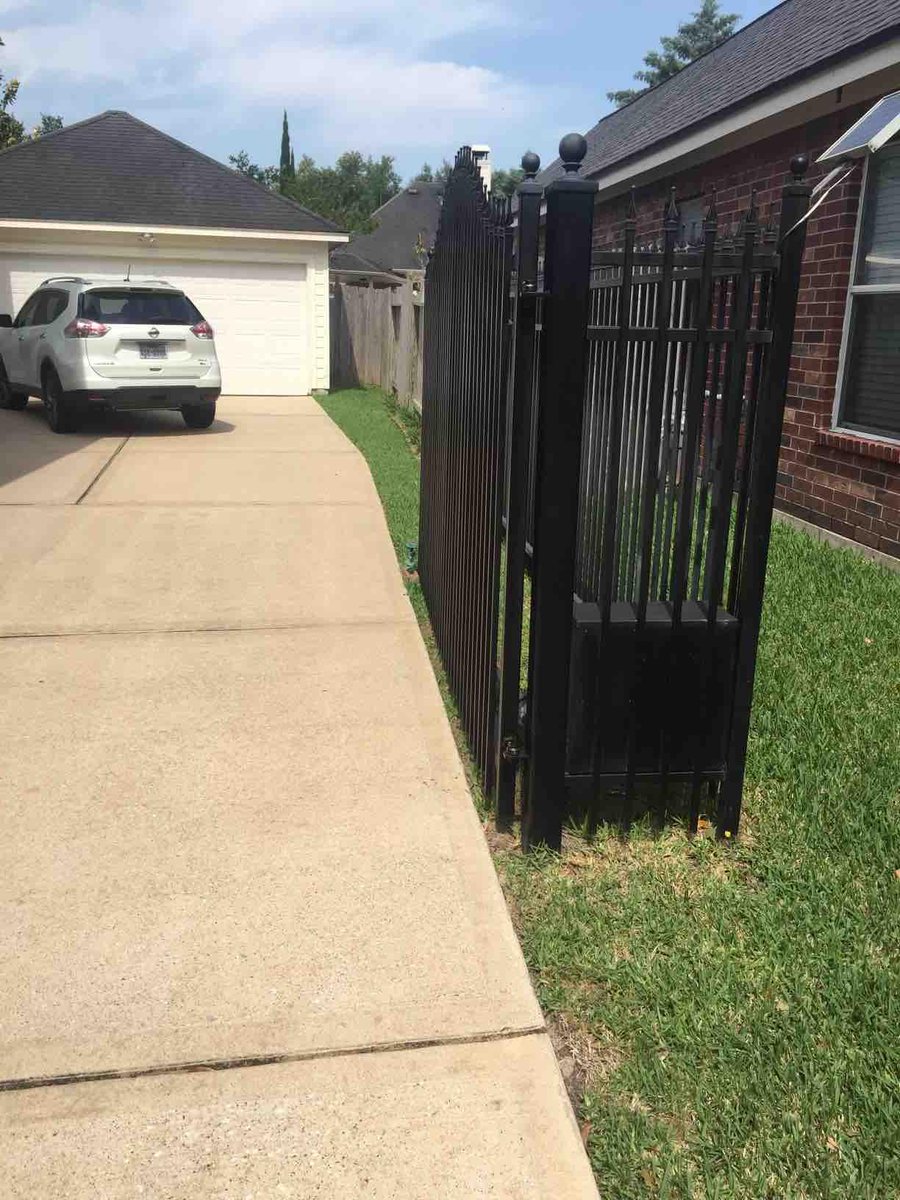 ProBuiltBuilder's tweet image. Looking to revamp your fence? Look no further! ProBuilt here to help with all your fence needs 🏡 #newfence #christmasremodel 
#HoustonContractors #TexasBuilders #HomeImprovementHTX