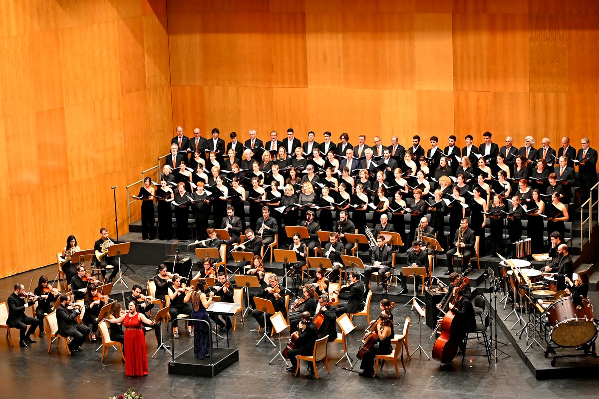 es_oscan's tweet image. 📷 ¡Cuánta emoción y buena energía! El Concierto Solidario del Colegio de Economistas de #Cantabria ha sido muy especial para nosotros ❤️ ¡Gracias a todos por apoyar la cultura solidaria! #oscan #musicaclasica @PFCantabria