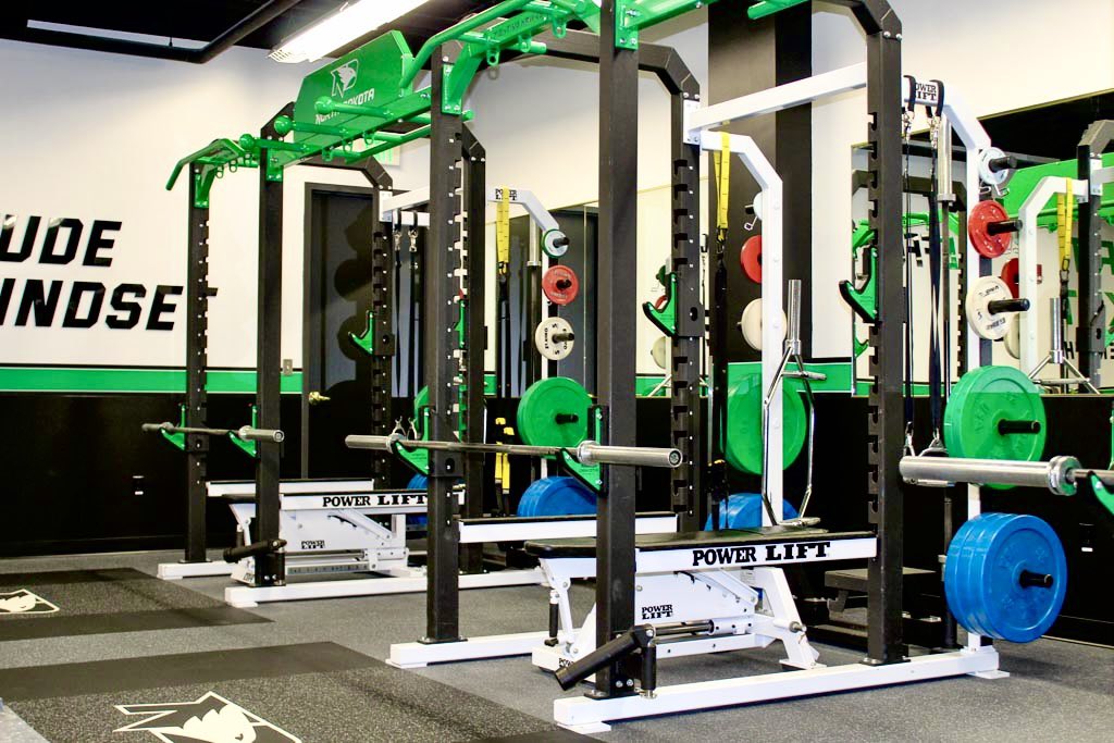 power_lift's tweet image. 𝙒𝙚𝙞𝙜𝙝𝙩 𝙧𝙤𝙤𝙢 𝙤𝙛 𝙐𝙉𝘿 𝘼𝙩𝙝𝙡𝙚𝙩𝙞𝙘𝙨🔋

✘ Custom Rig Station + Storage/Attachments 
✘ Pro Series Multi Angle DB Benches
✘ Posterior Chain Developers
✘ Custom Laser Cut Logos
✘ Much more! 

#WeightRoomWednesday #PowerLiftProud #PowerLiftBuilt #UNDProud