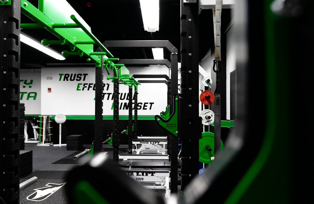 power_lift's tweet image. 𝙒𝙚𝙞𝙜𝙝𝙩 𝙧𝙤𝙤𝙢 𝙤𝙛 𝙐𝙉𝘿 𝘼𝙩𝙝𝙡𝙚𝙩𝙞𝙘𝙨🔋

✘ Custom Rig Station + Storage/Attachments 
✘ Pro Series Multi Angle DB Benches
✘ Posterior Chain Developers
✘ Custom Laser Cut Logos
✘ Much more! 

#WeightRoomWednesday #PowerLiftProud #PowerLiftBuilt #UNDProud