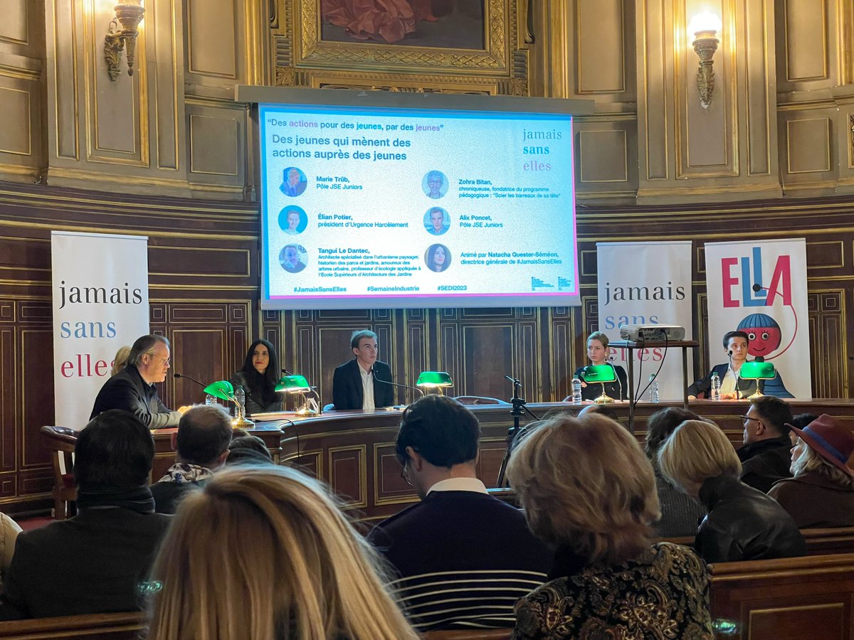 MathieuBRTL's tweet photo. @severine_autret @HavasParis @NetGoldFish @JamaisSansElles @NatachaQS 2e table ronde #JamaisSansElles animée par @NatachaQS dans le cadre de la #SEDI2023. Échanges passionnants sur l'engagement des jeunes qui mènent des actions auprès des jeunes. Avec @Marie_Trub et @alixponcet du Pôle JSE Juniors, @ZohraBitan, @ElianPOTIER1 et @TanguiLeDantec 🌳 https://t.co/aabcKSDkdZ