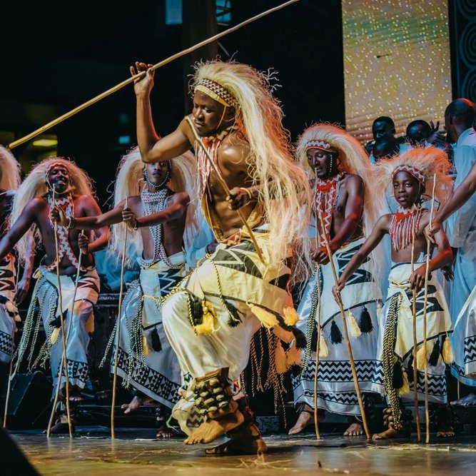 Ibihame_cyane's tweet image. .
Ndi Ruzirikanamuheto rwa Munyakazi,
Rusanganiritabaro 
ibigwari bihisha imitima;
Agatsinda ndi Igihame cy' Imana !
#intore i #Rwanda
#umuco #gakondo 
#visitRwanda