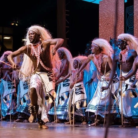 Ibihame_cyane's tweet image. .
Ndi Ruzirikanamuheto rwa Munyakazi,
Rusanganiritabaro 
ibigwari bihisha imitima;
Agatsinda ndi Igihame cy' Imana !
#intore i #Rwanda
#umuco #gakondo 
#visitRwanda