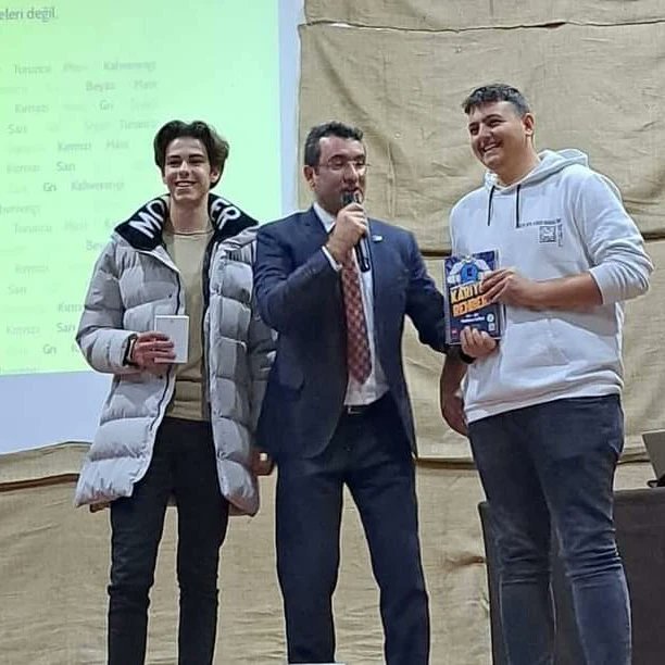 CihanbeyliMem's tweet photo. İlçemizde Necmettin Erbakan Üniversitesi Öğretim Görevlisi Sayın Ali Bozgedik hocamızın yaptığı 12. sınıflara yönelik rehberlik semineri gayet profesyonel bir havada gerçekleşti. Öğrencilerimize katkılarından dolayı çok teşekkür ederiz. https://t.co/JRxLTqQYA3