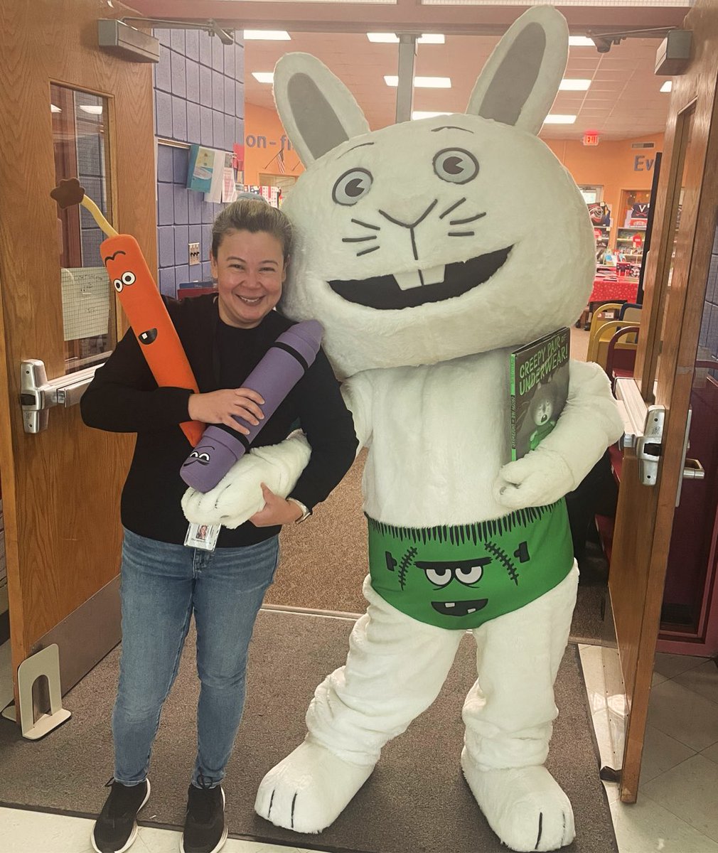 Mrs. Pyles (of books!๐๐) (@otterbereading) on Twitter photo You'd never know that was your friendly neighborhood librarian in that Jasper costume. Thank you to Ms. Harlin for helping me SEE. And thank you to <a href="/PTAOakGrove/">Oak Grove PTA</a> for running our <a href="/Scholastic/">Scholastic</a> book fair #itsbetterinthegrove <a href="/bevbOtterP/">Beverly Benton</a> <a href="/JoTOtterap/">Jo Tysor</a> <a href="/oakgrovees/">oakgrovees</a> You'd never know that was your friendly neighborhood librarian in that Jasper costume. Thank you to Ms. Harlin for helping me SEE. And thank you to <a href="/PTAOakGrove/">Oak Grove PTA</a> for running our <a href="/Scholastic/">Scholastic</a> book fair #itsbetterinthegrove <a href="/bevbOtterP/">Beverly Benton</a> <a href="/JoTOtterap/">Jo Tysor</a> <a href="/oakgrovees/">oakgrovees</a>