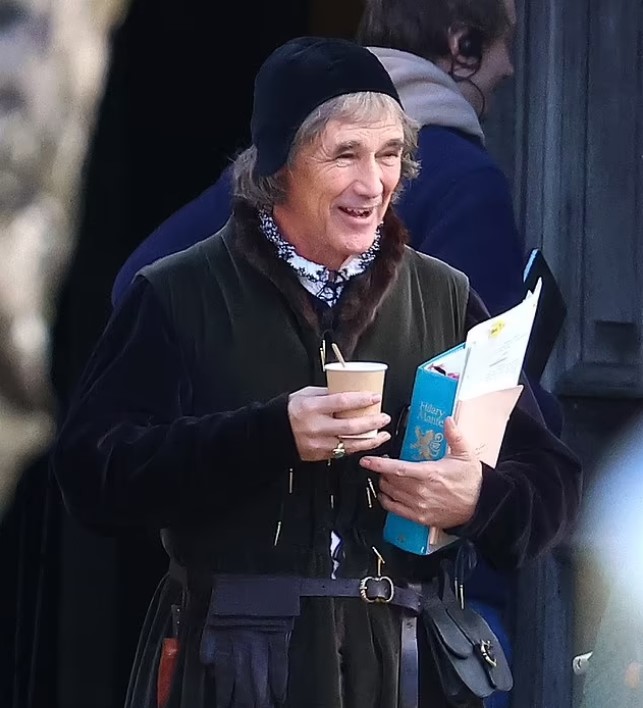 'Wolf Hall: The Mirror and the Light' with Damian Lewis and Mark Rylance spotted filming. First look photos here: damian-lewis.com/?p=51793 #WolfHall #WolfHallTrilogy #WolfHallTheMirrorAndTheLight #TheMirrorAndTheLight #DamianLewis #HenryVIII #MarkRylance #PBS #BBC #HilaryMantel