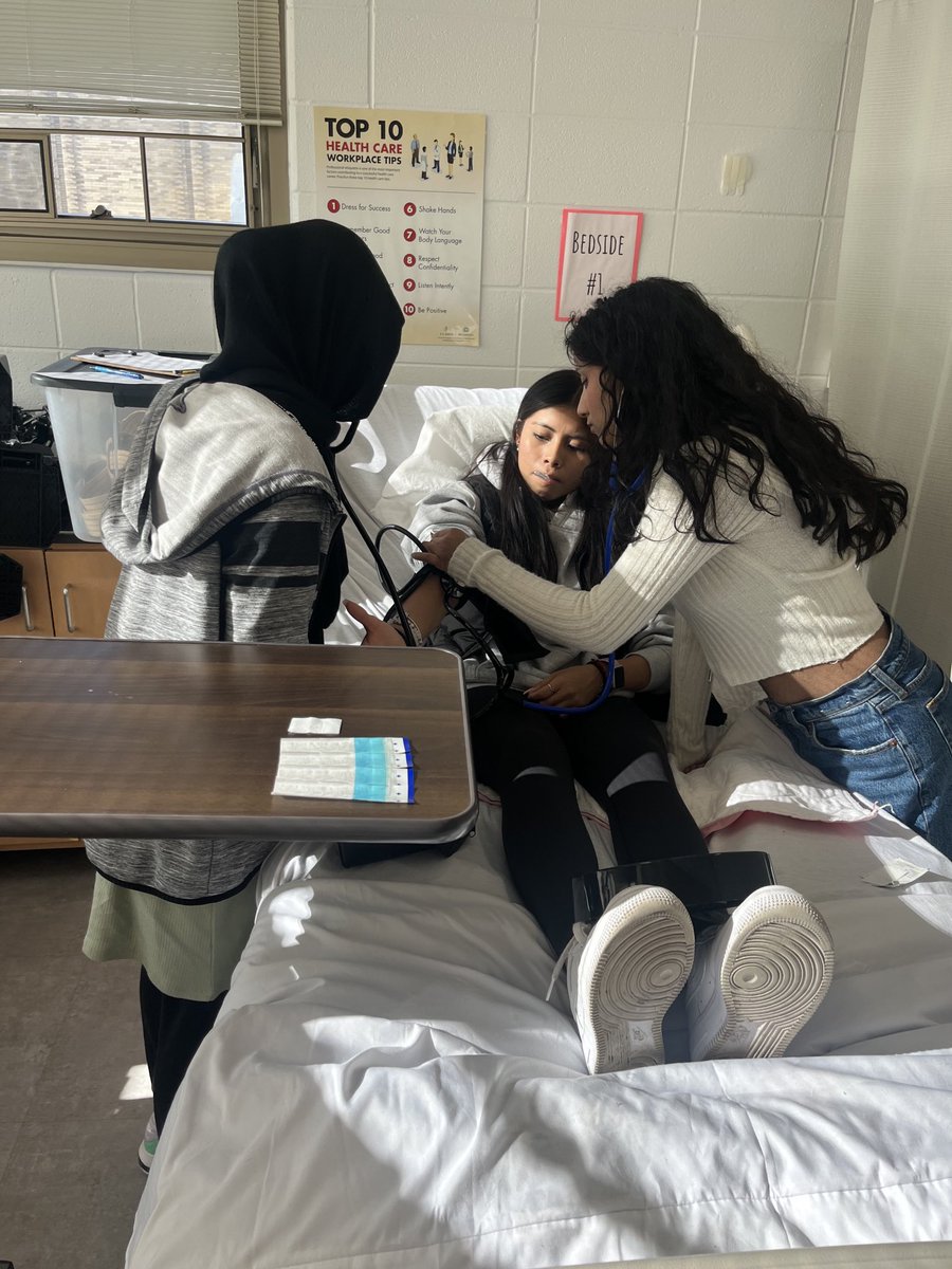 Angela Mell tweet media