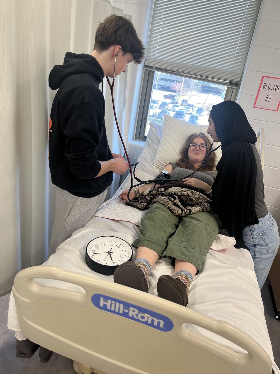 Angela Mell tweet media