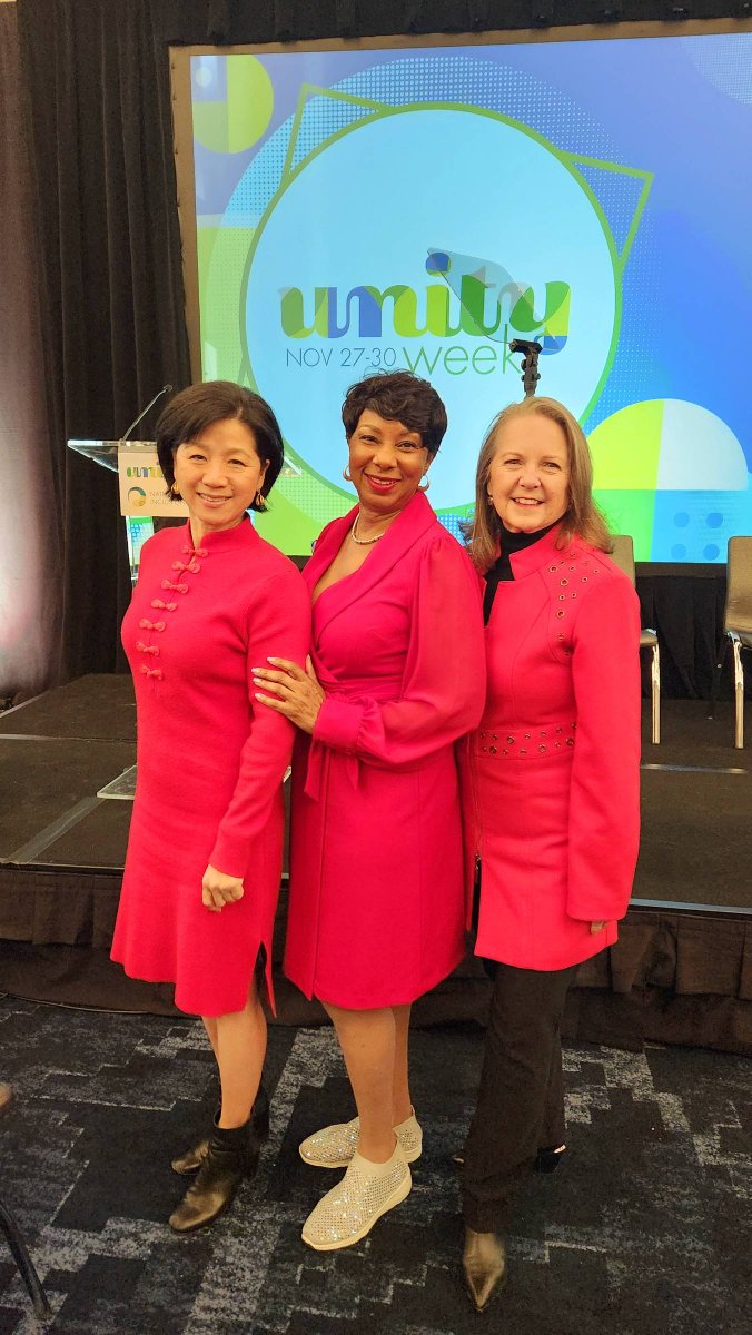 Mandarin_Voice's tweet image. Excited to be part of Unity Week  @WIPPWedecide @WBENClive @NGLCC in Philly today! Looking forward to discussing Increasing Cross-Cultural Communication (through translation, interpretation, and ASL to achieve #DEIA) at 3:30 pm. Come see me!

#AAPIBusiness 
#AAPISpeaker
#WIPP