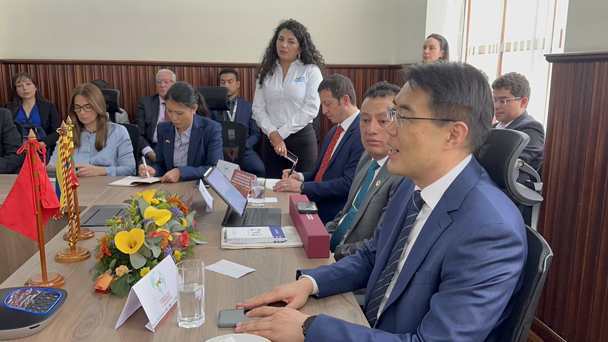 Recibimos en Nariño al embajador de República China 🇨🇳 <a href="/zhu_jingyang/">Zhu Jingyang</a> 
avanzamos proceso de coperación en: #educación intercambio, #agroindustria #infraestructura #energiaslimpias.
<a href="/gobnarino/">Gobernación de Nariño</a> presentará proyectos e iniciativas ante <a href="/china_embajada/">Embajada de China en Colombia</a>.
Construimos caminos para la Paz.
