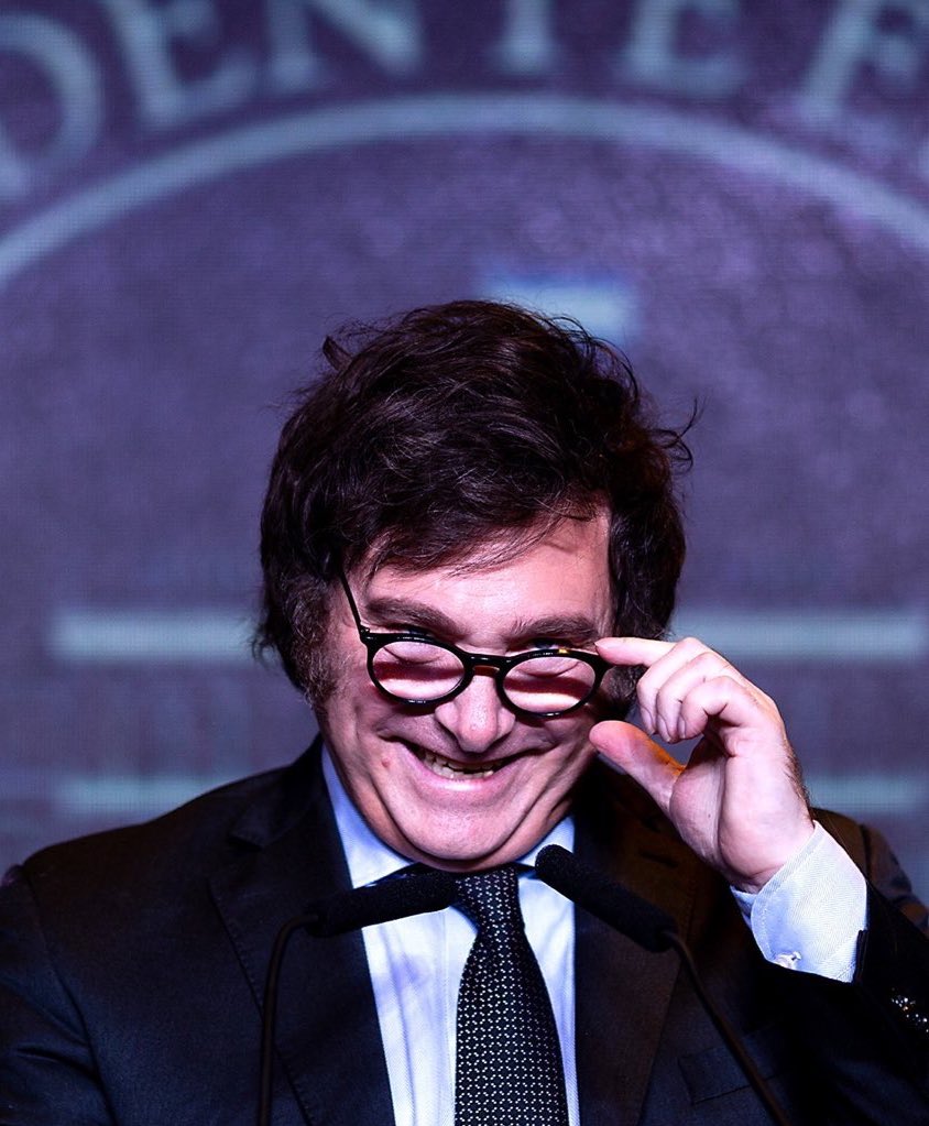 eduardomenoni's tweet image. 🚨| ÚLTIMA HORA: Continúa la MOTOSIERRA de Milei. EL PRESIDENTE Javier Milei anunció que eliminará la Secretaria de Comercio. ¡AFUERA! 🇦🇷 ¿Apoyas esta medida?