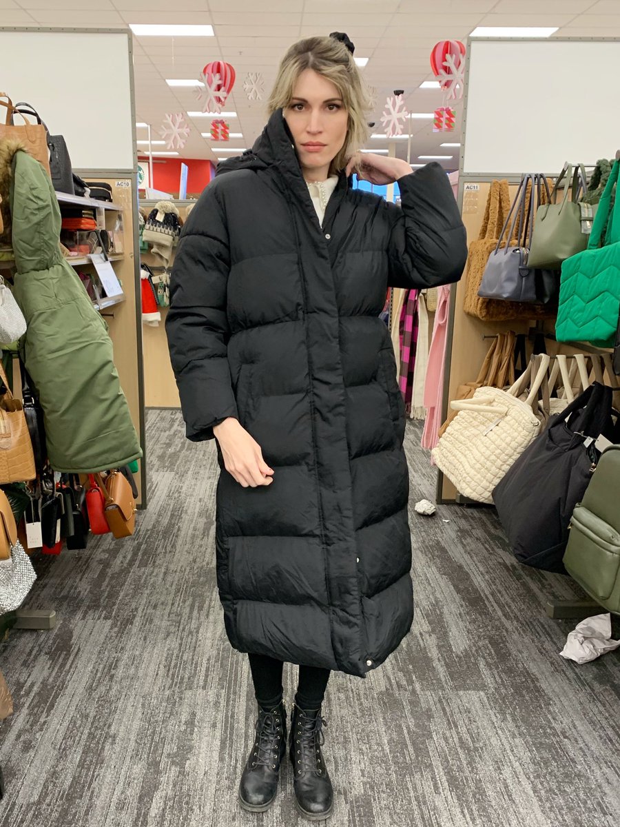when we moved to the east coast everyone told Eileen “you have to keep your wife warm!!” so she went ahead and bought me the biggest coat in the store 🥰