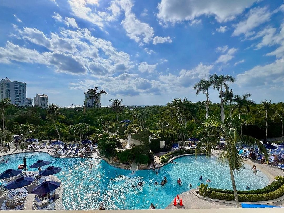 Slide into paradise with a thrilling Mangrove pool adventure 🌊🌴

From waterslides to private pools, our resort has a space for every age to enjoy. Dive into exhilarating adventures or bask in peaceful serenity—it’s your vacation 🏊

📸 metro_mark