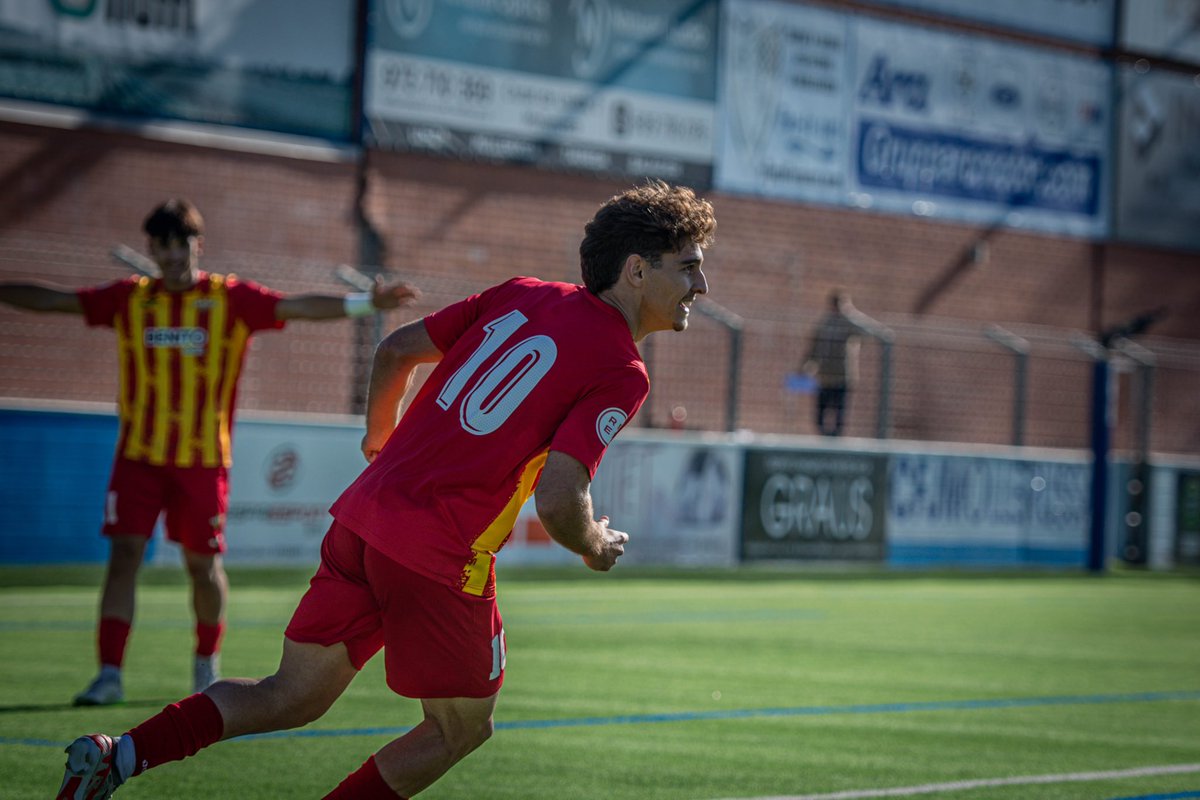 A mi m’havien dit que no marcava masses gols…🫣🌴

Ja en porta 3.

<a href="/GEscarrabill/">Guillem Escarrabill</a> #SomHiTona #3RFEF5