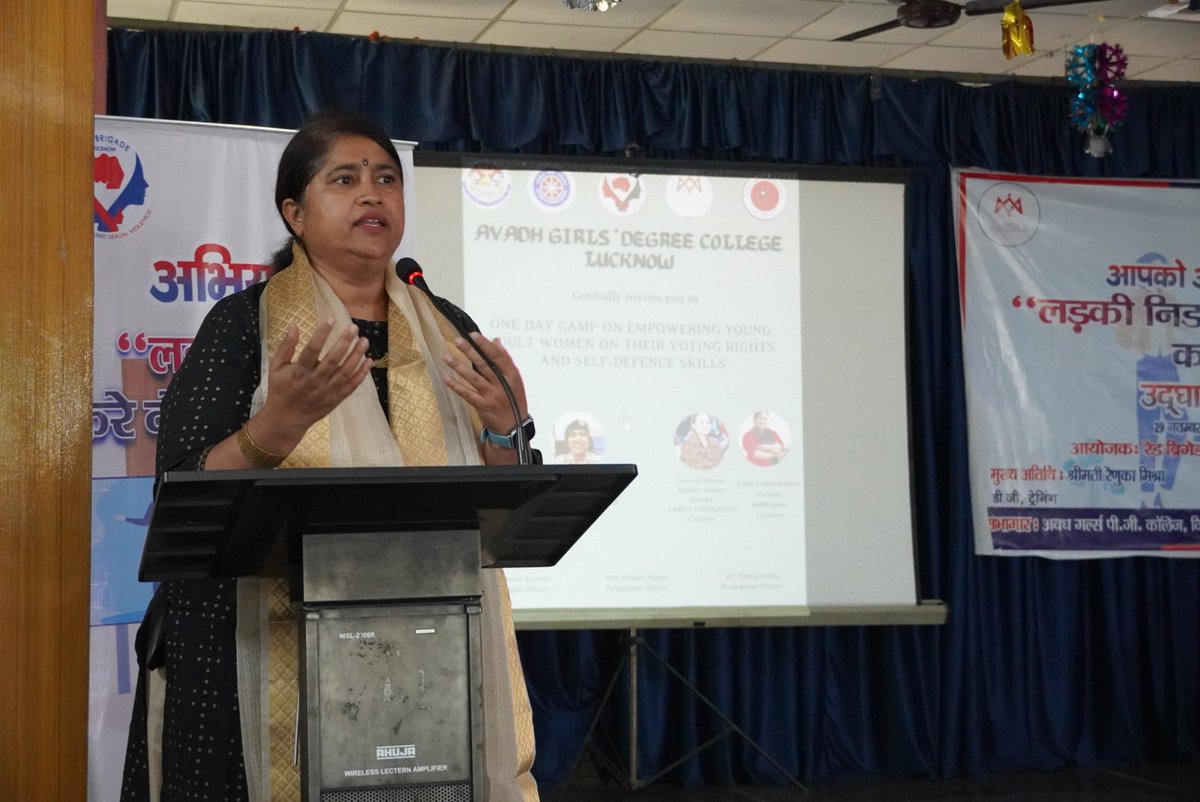 Usharedbrigade's tweet image. "लड़की निडर,करे वोट की फिकर" कार्यक्रम आज सकुशल संपन्न हुआ,आज कार्यक्रम में मुख्य अतिथि के रूप में DG रेणुका मिश्रा व विशिष्ट अतिथि रेणुका टंडन जी मौजूद रही, सभी अतिथियों ने पधारकर कार्यक्रम की गरिमा बढ़ाई व हस्ताक्षर अभियान में भाग भी लिया
#selfdefenceanivaryaho @renukamishra67