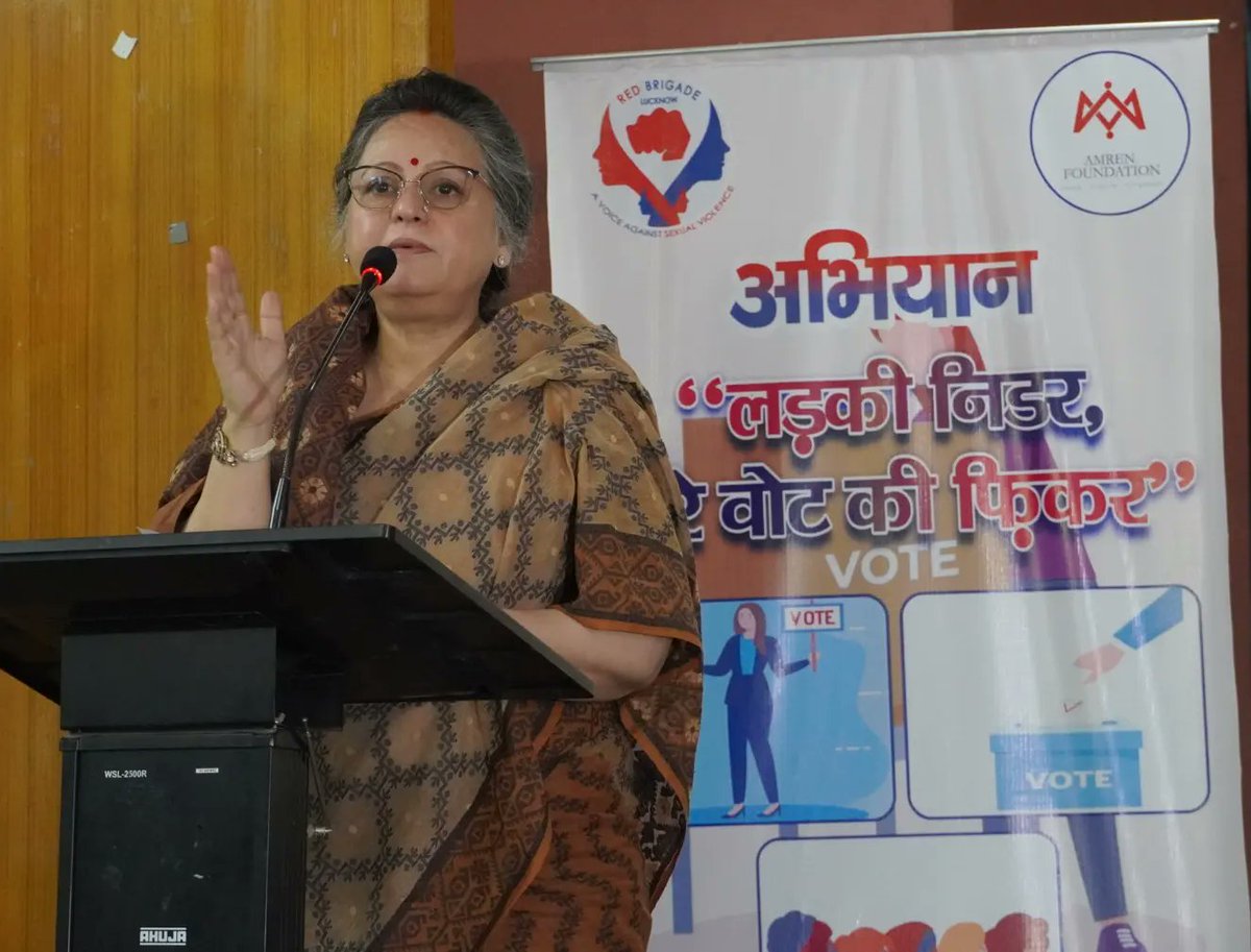 Usharedbrigade's tweet image. "लड़की निडर,करे वोट की फिकर" कार्यक्रम आज सकुशल संपन्न हुआ,आज कार्यक्रम में मुख्य अतिथि के रूप में DG रेणुका मिश्रा व विशिष्ट अतिथि रेणुका टंडन जी मौजूद रही, सभी अतिथियों ने पधारकर कार्यक्रम की गरिमा बढ़ाई व हस्ताक्षर अभियान में भाग भी लिया
#selfdefenceanivaryaho @renukamishra67