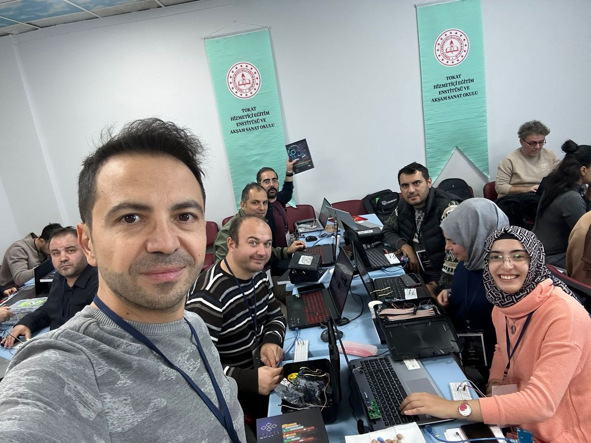CokluOmer's tweet photo. 🎯Materyal desteği
🎯kitap desteği 
🎯dijital içerik desteği 
🎯uzmanlarla tecrübe paylaşımı 

dahası alanı bilen öğretmenlerin her aşamasında söz sahibi olduğu kendi içeriklerini ve uygulamalarını belirlediği bir 
        
        Yapay zeka Projesi  : FEYZA …

#feyzaprojesi https://t.co/xNW09ZnlpG