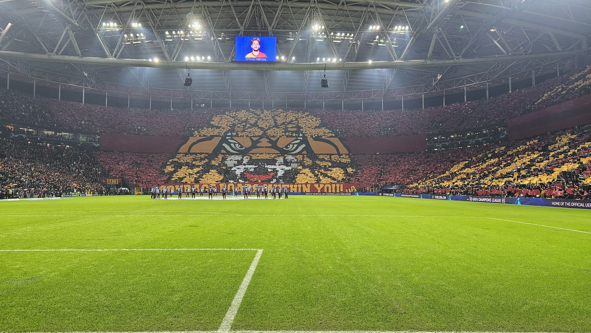 Yigidocen's tweet photo. RT @demarkesports: Galatasaray tribünleri: "Welcome to hell." https://t.co/FBYywSRlAB