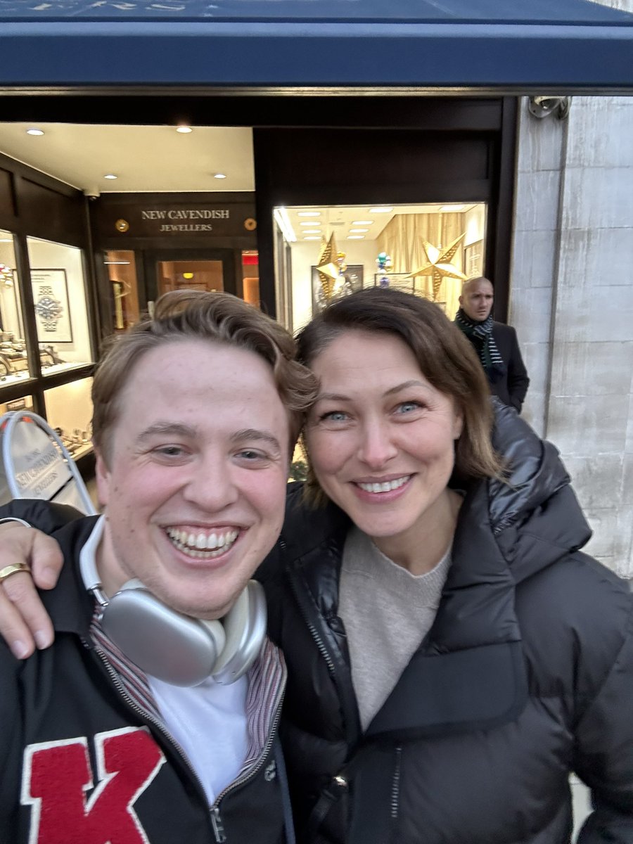 Funny who you can bump into in Marylebone @EmmaWillis #BBUK