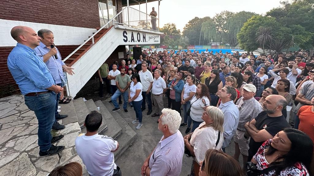 CascallaresPJ's tweet photo. 🇦🇷✌️ Mantuvimos un encuentro con compañeros y compañeras de Almirante Brown para agradecerles por todo lo realizado y seguir proyectando el trabajo que tenemos por delante en nuestro querido distrito. https://t.co/ObZuY61kkc