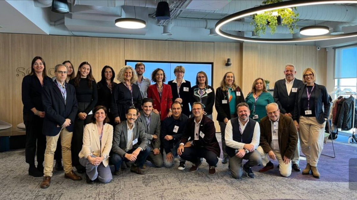AEACaP's tweet photo. 🔵Nuestra vocal @leles68, en representación de @AEACaP, ha participado en el @SanofiES Patient’s Council para exponer la situación de l@s pacientes de #cáncerdepulmón
👉El evento ha buscado crear espacios de diálogo para entender las necesidades reales de las personas afectadas https://t.co/1uwDHOwJLD