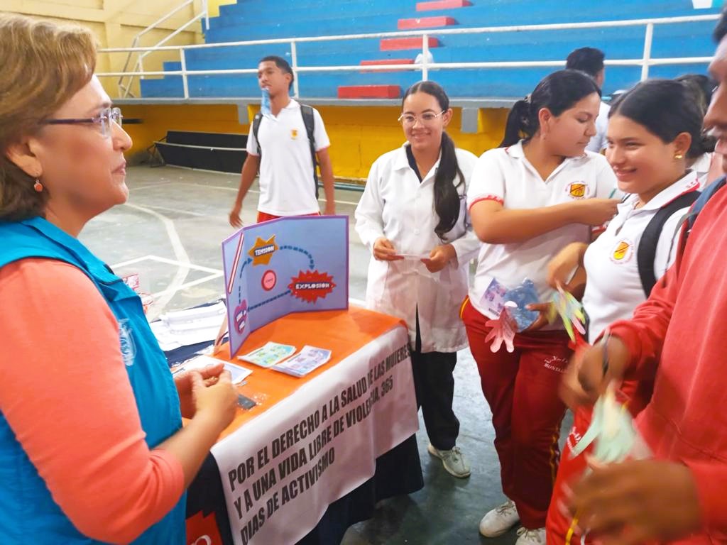DPS_LosRios's tweet photo. #Montalvo | Personal del Centro de @Salud_Ec interviene en actividades que promueven los derechos de las mujeres y una vida libre de violencia, organizadas por el GAD local, en conjunto con Plan Internacional y Consejo Nacional para la Igualdad Intergeneracional.

#ElNuevoEcuador https://t.co/BchIDGii8K