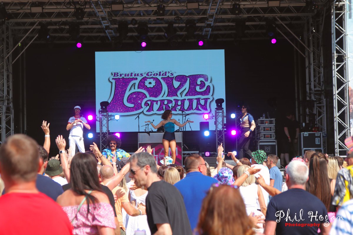 Philhoganuk's tweet photo. Brutus gold love train at Irlam Live 2023
@irlamLive #Irlamlive #Philhoganphotography #Brutusgoldlovetrain https://t.co/SujT892JWP