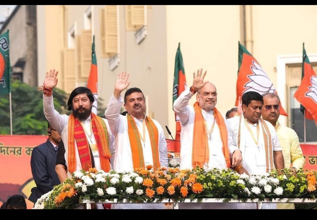 SantanaRoyBJP's tweet photo. পশ্চিমবঙ্গ সরকারের দুর্নীতির বিরুদ্ধে আজকের ধর্মতলায় প্রতিবাদ সভায় জনসমুদ্র এর কিছু মুহূর্ত। জয় শ্রী রাম 🙏
@BJP4India
#BonchitoderPaseBJP @narendramodi @AmitShah @SuvenduWB https://t.co/tAhAExOkBV