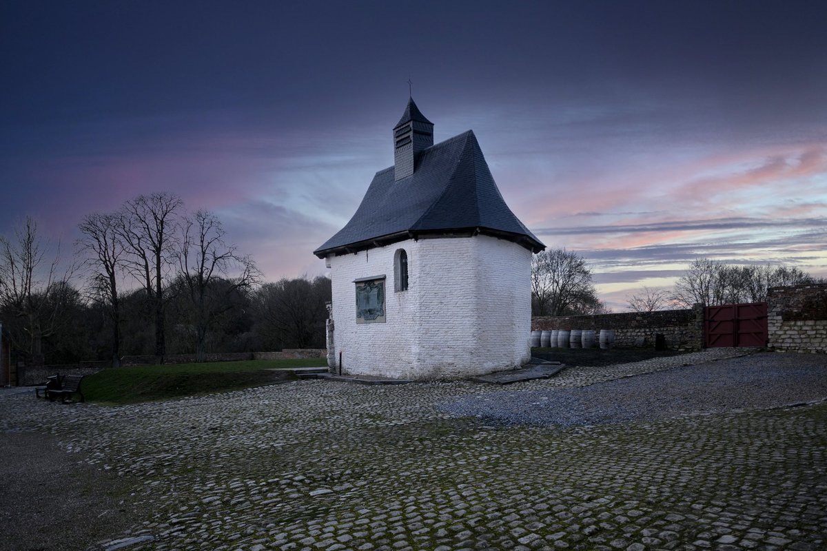 JamesKerr125's tweet image. I went and saw #Napoleon last night. Entertaining perhaps but I am glad I have read a history book or two. Loved the uniforms. 😅💂🏼💂🏼photos are Chapel at #Hougoumont. #waterloo