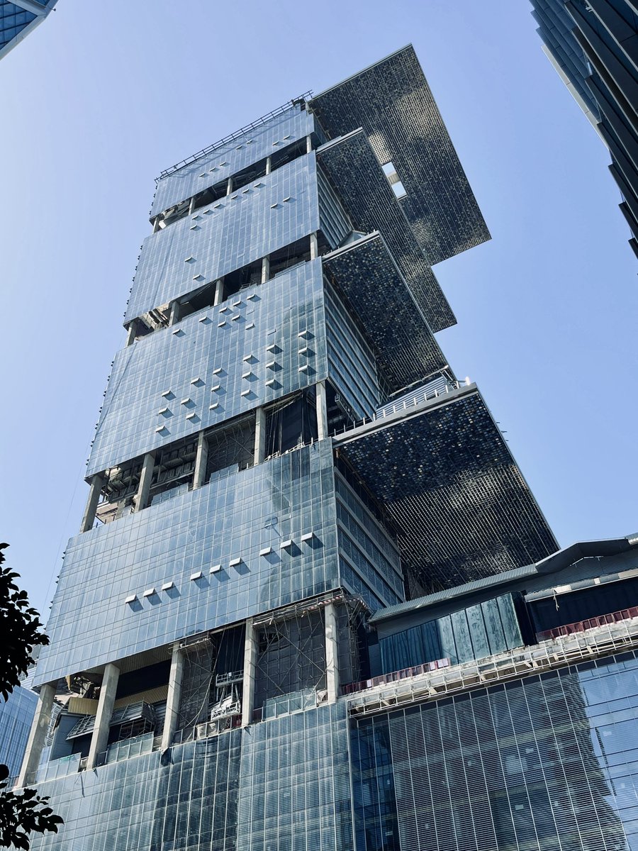 ateliersjnouvel's tweet photo. Tencent Tower, Guangzhou, China
• Status: in construction
• Dates: 2016-now
• Client: Tencent Holdings Limited
• Program: 207m tower, offices, restaurants, gym, auditorium, retails, museum, training center
• Surface area: 105,000 m²
#AJNinprogress #JeanNouvel #TencentTower https://t.co/WjDvobztKY