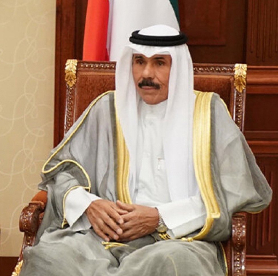 اللهم اشف #سمو_الأمير والبسه ثوب العافية اللهم نشهد بأنه أحبنا فأحببناه بطيب خصاله وتواضعه وابتسامته مع الجميع أخلص لنا فحملناه في قلوبنا ووضعنا نصب عينه فوضعناه في عيوننا .. 

 #نواف_الاحمد_الصباح