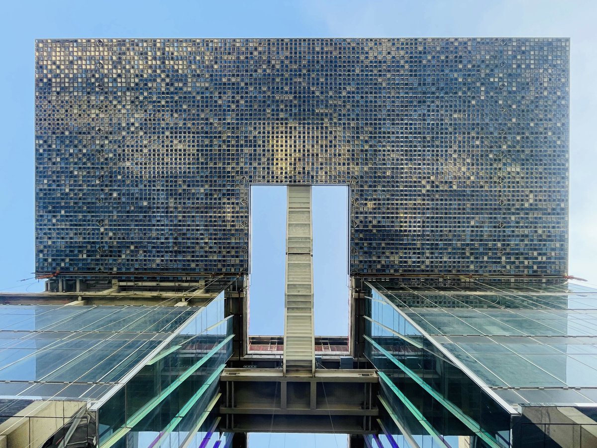 ateliersjnouvel's tweet photo. Tencent Tower, Guangzhou, China
• Status: in construction
• Dates: 2016-now
• Client: Tencent Holdings Limited
• Program: 207m tower, offices, restaurants, gym, auditorium, retails, museum, training center
• Surface area: 105,000 m²
#AJNinprogress #JeanNouvel #TencentTower https://t.co/WjDvobztKY