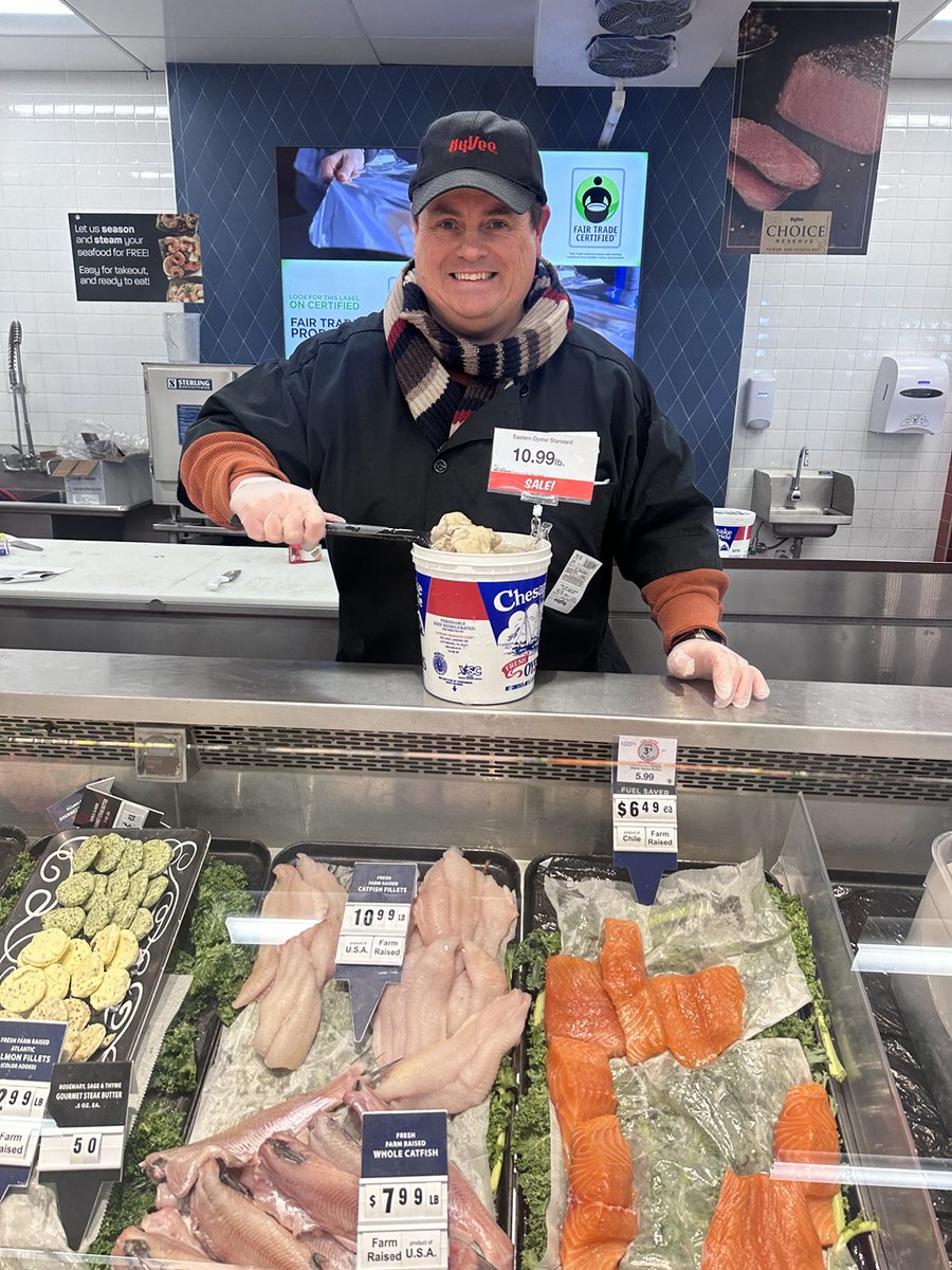 Great deal on large Oysters 🦪!!!
Come see Ken for great seafood 🦞 deals!! 

Oysters 🦪 $10.99/lbs-While supplies last! Hurry these won’t last!