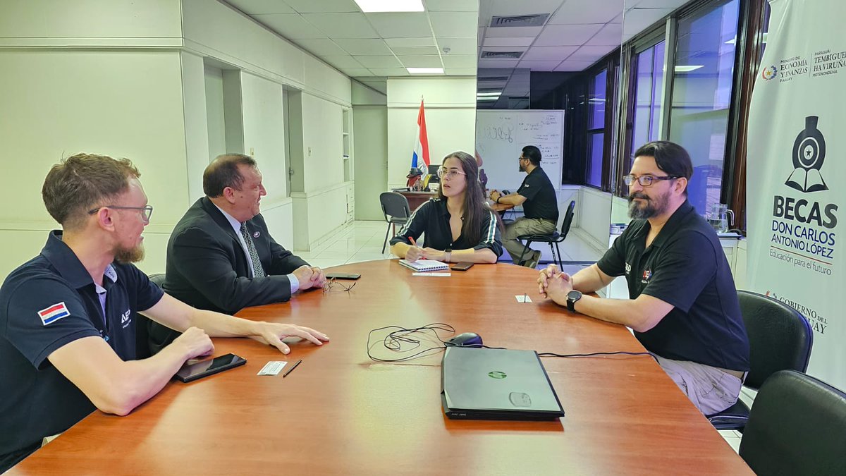 becalpy's tweet photo. 📸 Representantes de @AEP_News se interiorizan sobre oportunidades que ofrece #BECAL para hacer posgrados en el exterior, relacionados al área espacial

La coordinadora general interina del Programa, @alebogado, explicó las modalidades de becas para el 2024.

#GobiernoDelParaguay https://t.co/UlCt9I4TcV