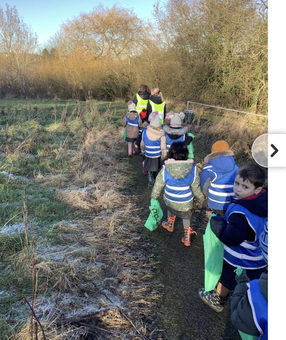 unsworthprimary's tweet photo. Run run as fast as you can you can’t catch me I’m the ….GINGERBREAD MAN! Mrs @Jo_Grundy_ came along too, I mean who can say no to a gingerbread man. #makinglearningmeaningful #supportlocal #EYFS #learningoutdoors @Cornerstonesedu https://t.co/EgqmOZGheF