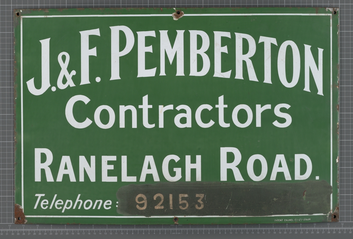 Arch_Archive's tweet photo. Unique – as in, it is the only one we currently have – contractor building-site sign. J & F Pemberton built many houses in the #Ranelagh area in the first decades of the 20C
https://t.co/s7xnG7RPfk
#EYAUnique #EYA #ExploreYourArchive @ARAIreland https://t.co/GfLp6QqOVi