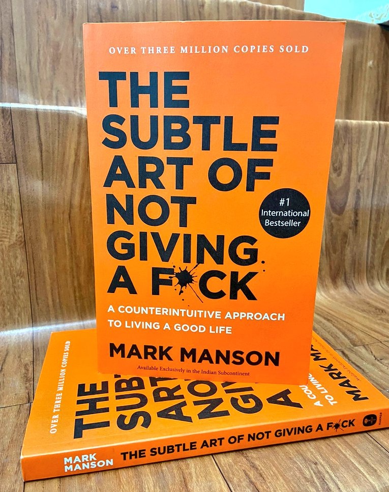 PadhegaIndia_'s tweet photo. #WeekdaysWithPI. Flat 41% Discount.
Presenting the Bestselling Book : The Subtle Art of Not Giving a F*CK (A Counterintuitive Approach to Living a Good Life) by Mark Manson (@markmanson).
#PIRecommends #BuyFromPI #BookTwitter #JusticeForManish
Order 👉 https://t.co/5AfwBSOrDo https://t.co/rIvIicfTgB