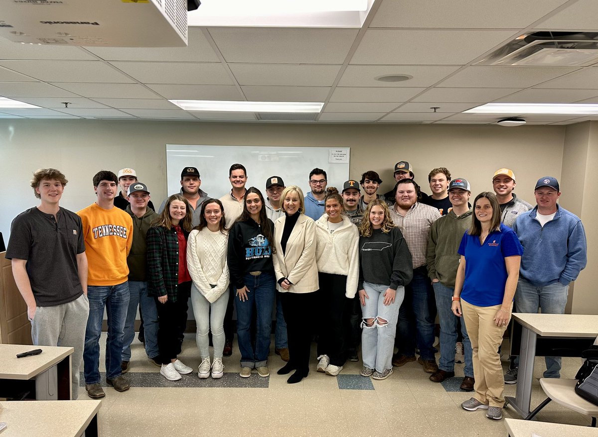 K_DeLong_24's tweet photo. Thank you to @UTKnoxville Chancellor Donde Plowman (@DondePlowman) for speaking to our @UTAgResEcon James L. Herbert Executive Seminar Series class today! Our class enjoyed learning about your leadership philosophy and vision! @billjohn40 https://t.co/y1LKxN6Cjc
