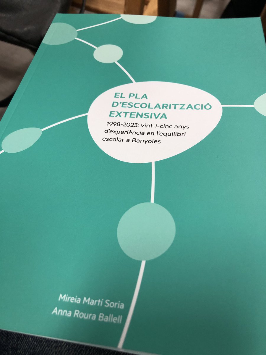 Cancuni_uec's tweet photo. Presentació del llibre #pladescolaritzacioextensiva un recull d’experiències i teixit educatiu de 25 anys per l’equilibri escolar de #Banyoles. Enhorabona a totes i tots els professionals que han apostat per l’equitat educativa 
@AjBanyoles @sepladelestany @educaciocat https://t.co/WTPf1wS685