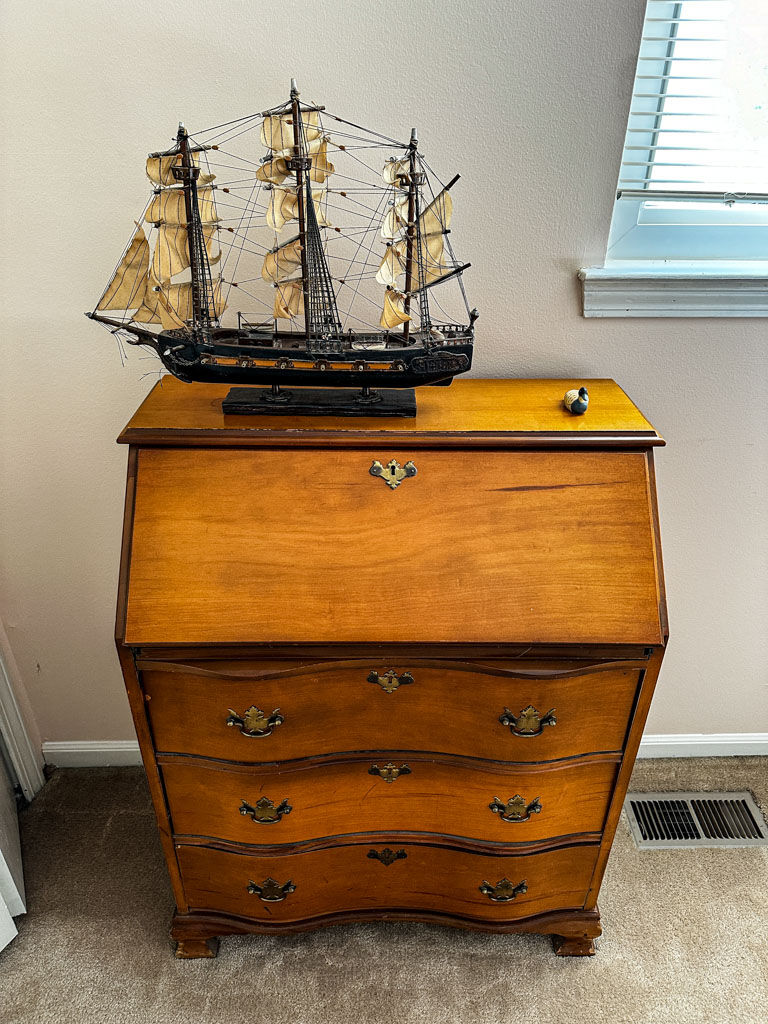 AaronSiepierski's tweet image. Get your hands on stylish home furniture at the West Bloomfield Estate Sale! 🛋️

📍 5805 Glen Eagles Dr West Bloomfield, MI 48323
📅 Dec. 1-3, 2023
⏰ 10:00 am - 4:00 pm

Let&apos;s make your space fabulous!

#furnitures #sidetables #computerdesk #cabinets #michigan