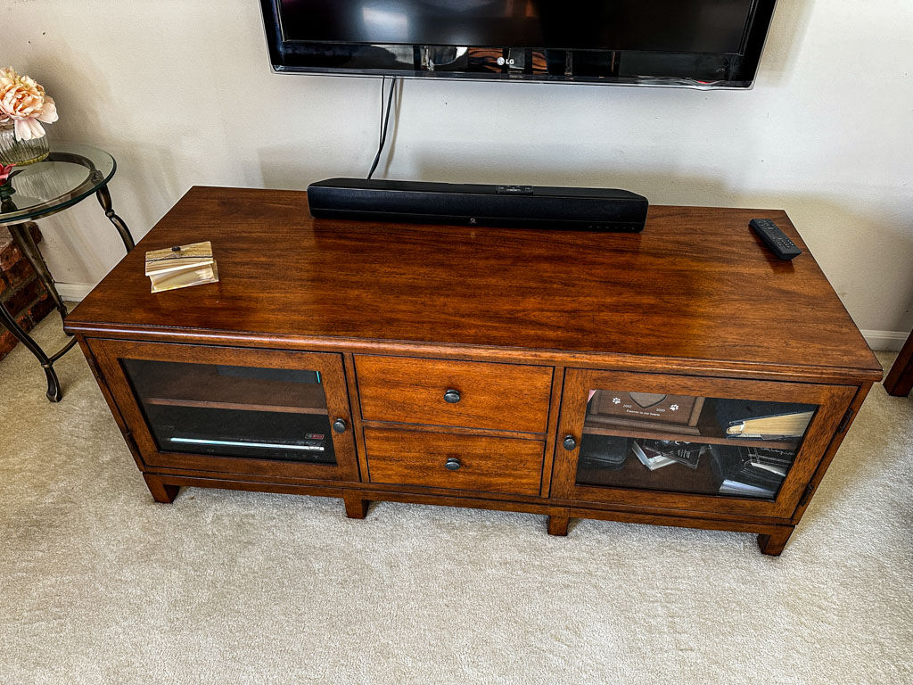 AaronSiepierski's tweet image. Get your hands on stylish home furniture at the West Bloomfield Estate Sale! 🛋️

📍 5805 Glen Eagles Dr West Bloomfield, MI 48323
📅 Dec. 1-3, 2023
⏰ 10:00 am - 4:00 pm

Let&apos;s make your space fabulous!

#furnitures #sidetables #computerdesk #cabinets #michigan