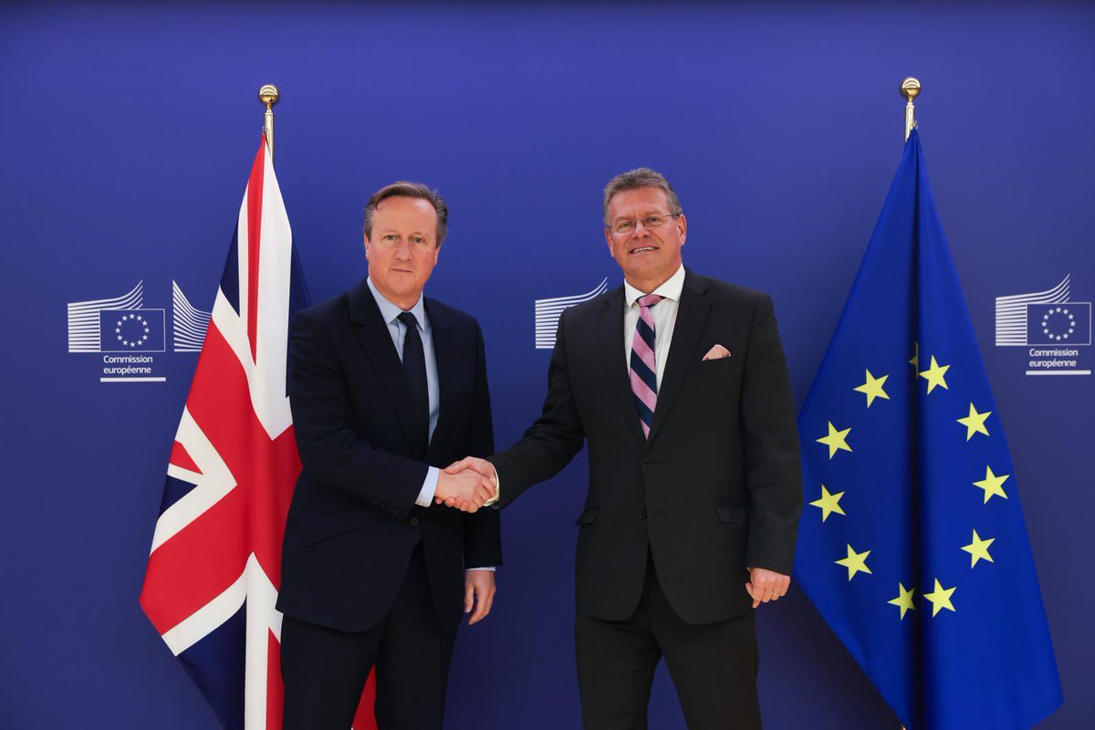 David Cameron tweet media