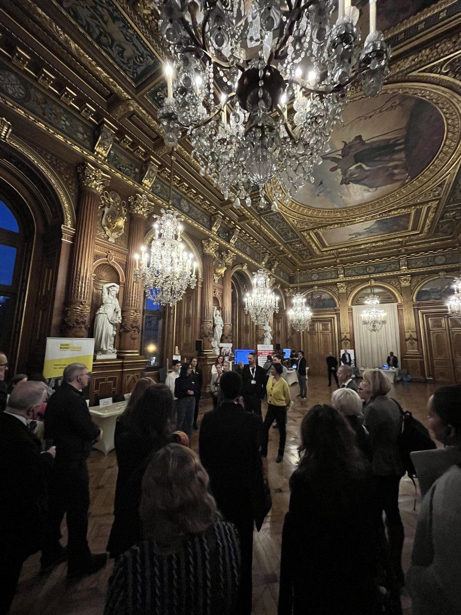 afafgabelotaud's tweet photo. J’ai le plaisir d’accueillir ce soir, une délégation de villes européennes et américaines de l’OCDE, venues pour partager des expériences de formation et des initiatives inclusives, en marge de Diversi’tech. #pariscode https://t.co/OohYlCRl2o