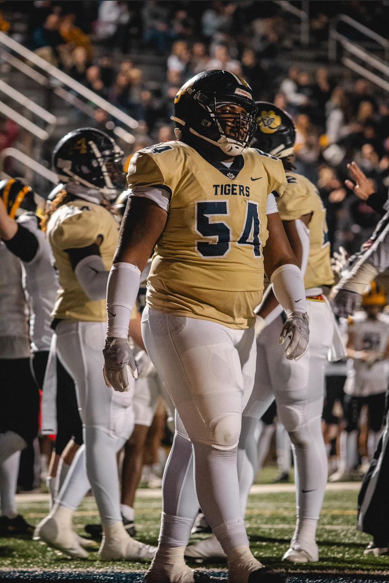 aj2officialll's tweet photo. senior season
https://t.co/LVC1vg4Jo0

@CoachJTW @RecruitGeorgia @recruitDCHS https://t.co/5IaBfaBixb